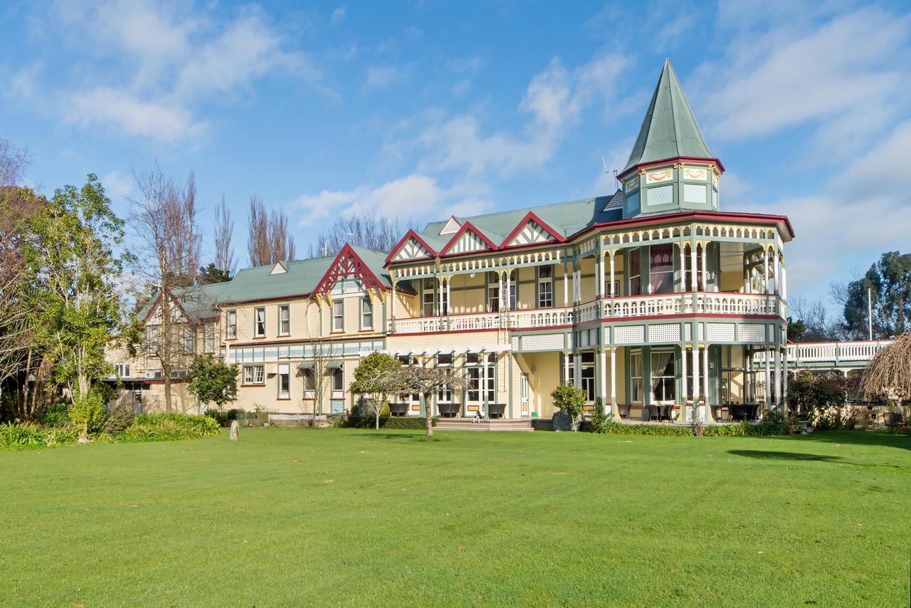 Highden Manor Estate Hotel Палмерстън Норт Екстериор снимка