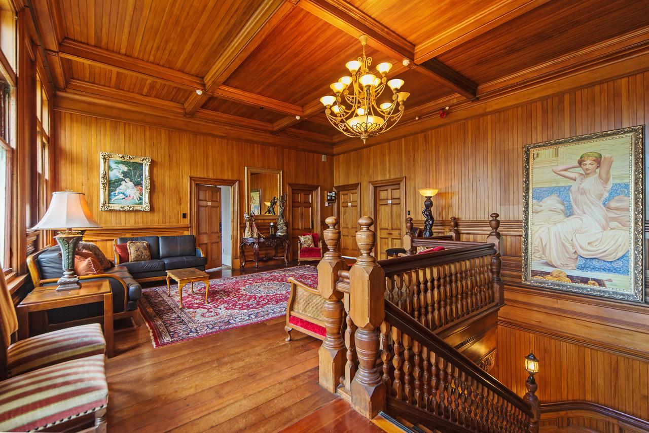 Highden Manor Estate Hotel Палмерстън Норт Екстериор снимка
