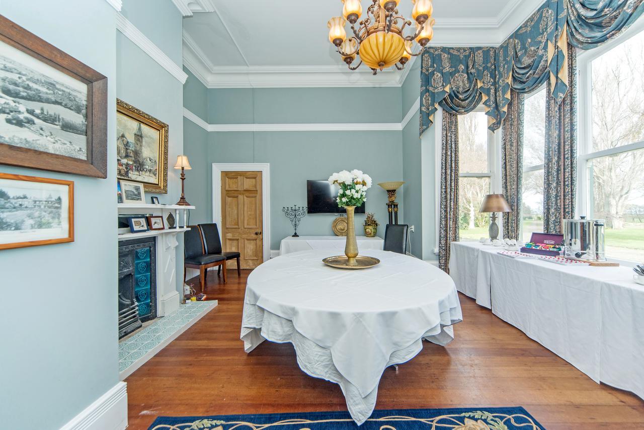 Highden Manor Estate Hotel Палмерстън Норт Екстериор снимка