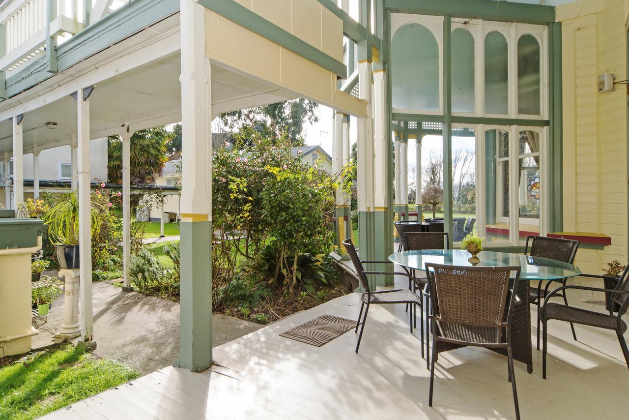 Highden Manor Estate Hotel Палмерстън Норт Екстериор снимка