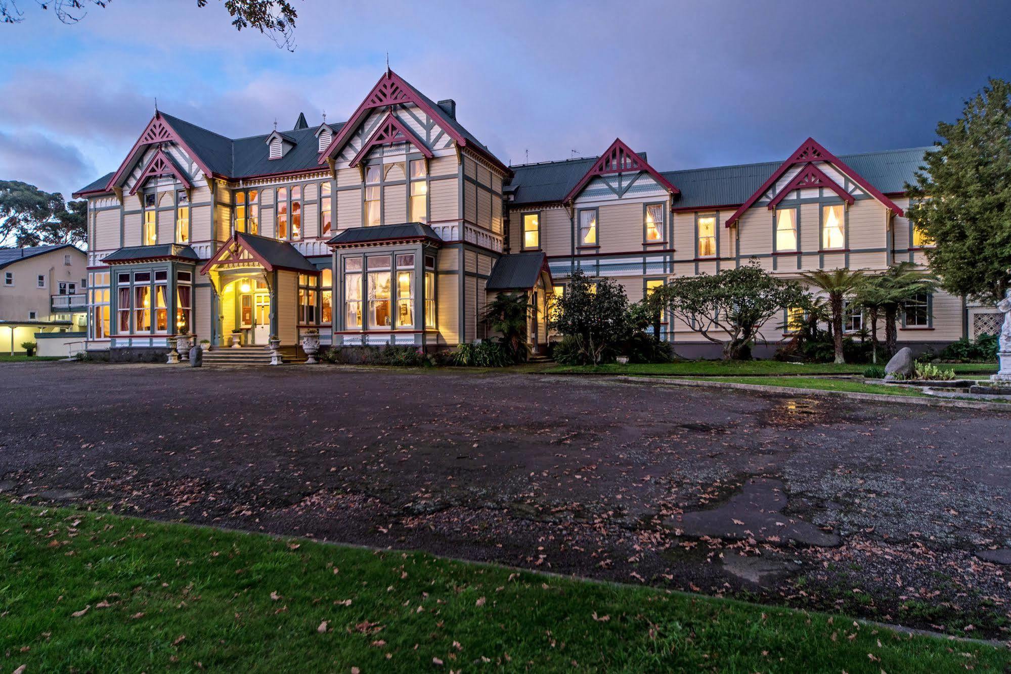 Highden Manor Estate Hotel Палмерстън Норт Екстериор снимка