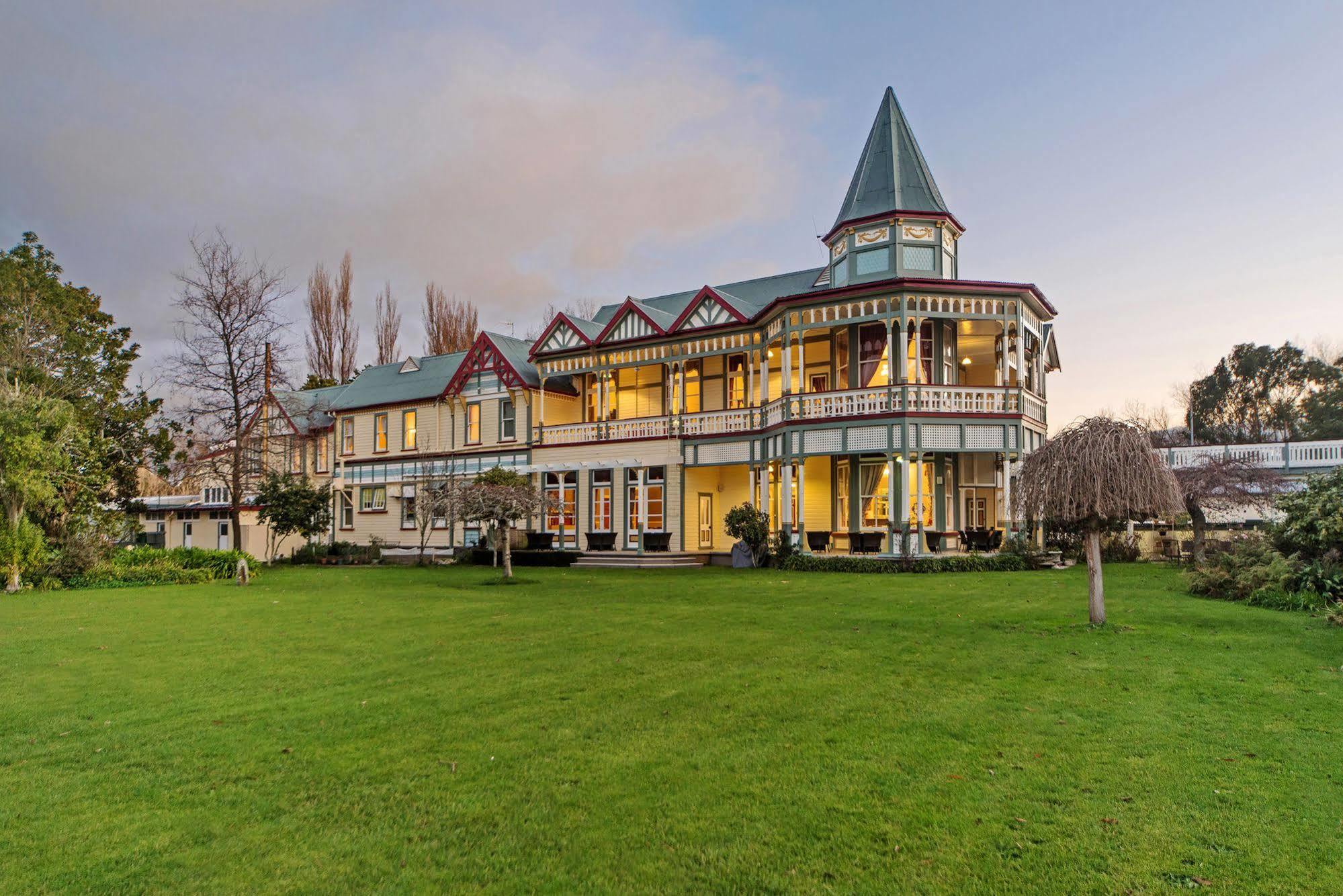 Highden Manor Estate Hotel Палмерстън Норт Екстериор снимка