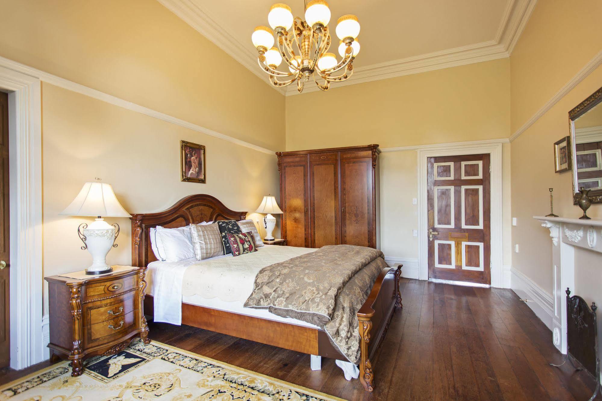 Highden Manor Estate Hotel Палмерстън Норт Екстериор снимка