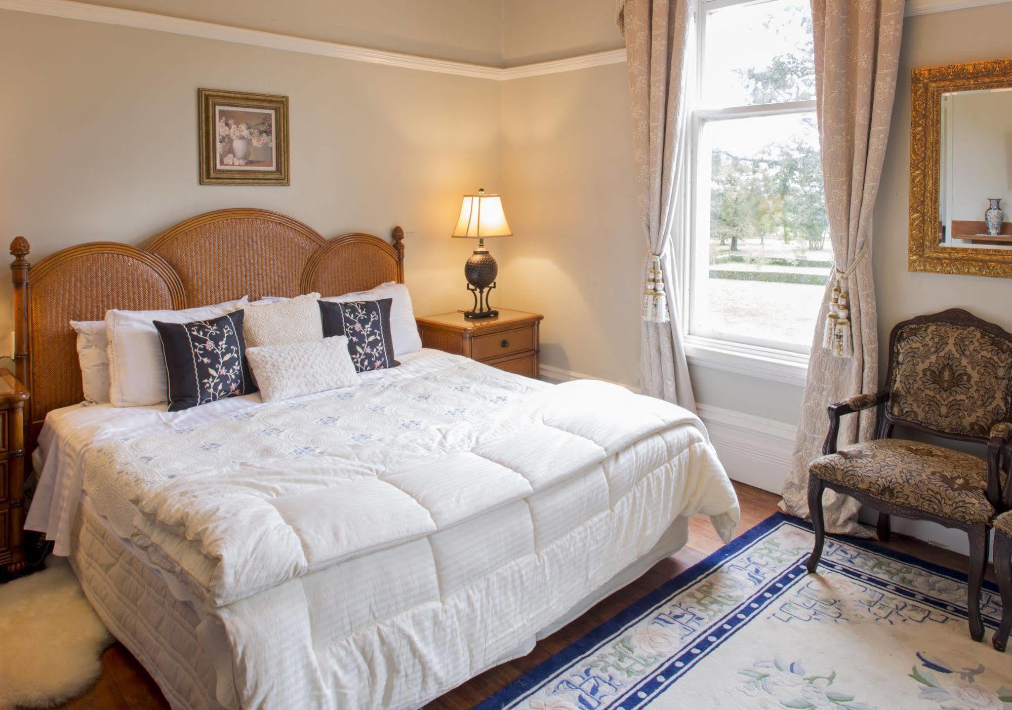 Highden Manor Estate Hotel Палмерстън Норт Екстериор снимка