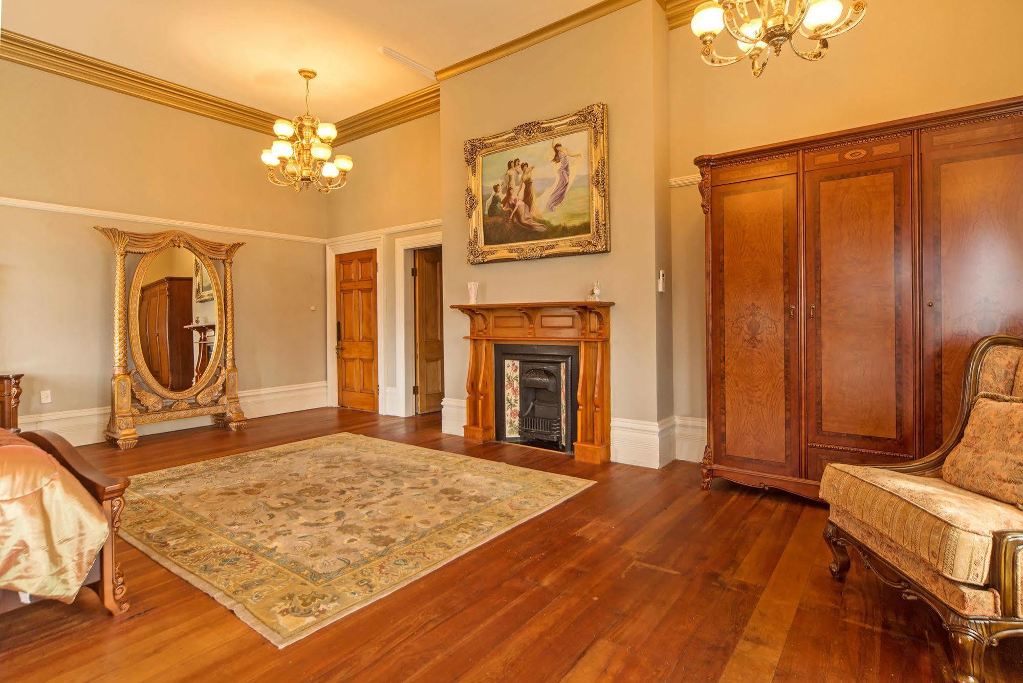Highden Manor Estate Hotel Палмерстън Норт Екстериор снимка