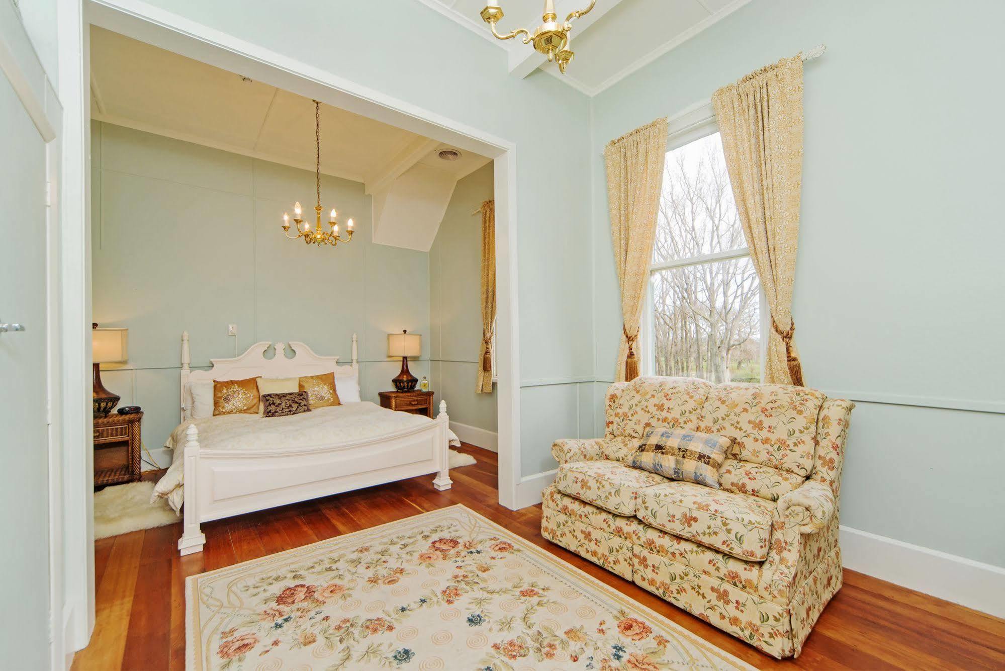 Highden Manor Estate Hotel Палмерстън Норт Екстериор снимка