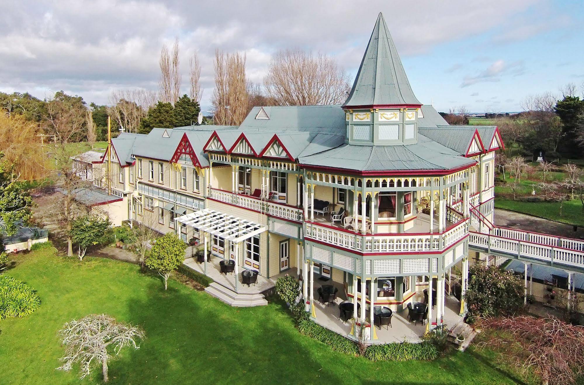 Highden Manor Estate Hotel Палмерстън Норт Екстериор снимка