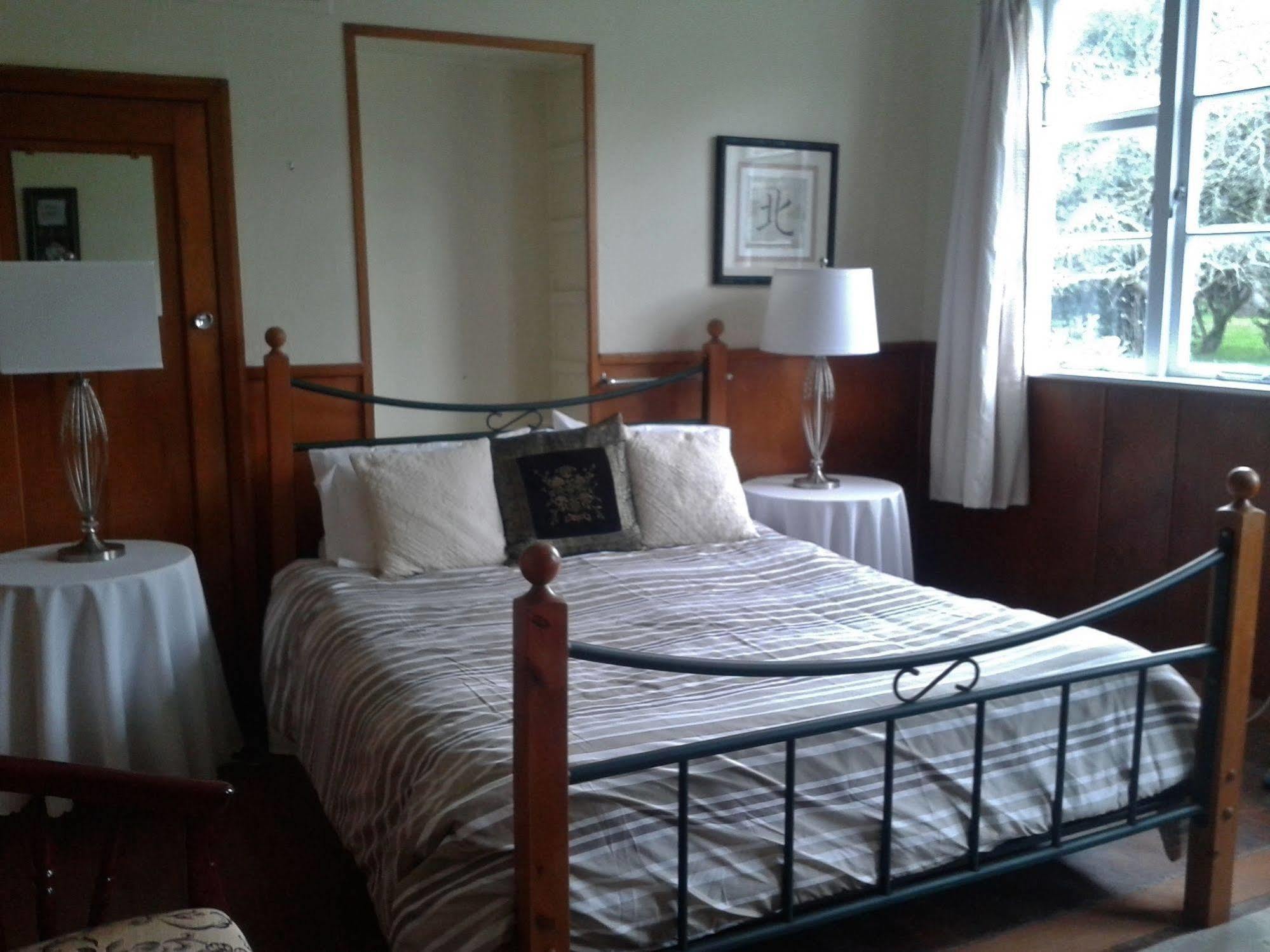 Highden Manor Estate Hotel Палмерстън Норт Екстериор снимка